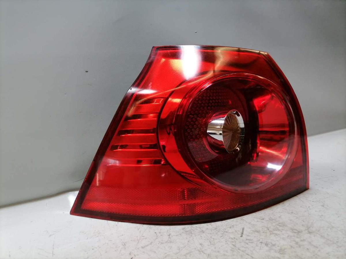 VW Golf 5 original R&uuml;cklicht R&uuml;ckleuchte Heckleuchte au&szlig;en links Flie&szlig;heck BJ04